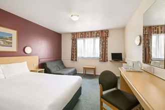 Bedroom 4 Days Inn by Wyndham Sheffield M1