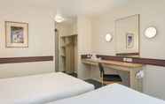 Bedroom 7 Days Inn by Wyndham Sheffield M1