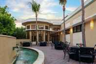 Swimming Pool Doubletree By Hilton - Palm Beach Gardens