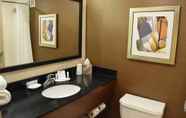 Toilet Kamar 3 Fairfield Inn by Marriott Binghamton