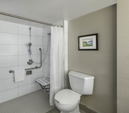 In-room Bathroom 4 Hilton Vancouver Metrotown