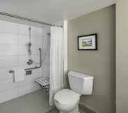 In-room Bathroom 4 Hilton Vancouver Metrotown