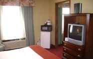 Bedroom 4 Holiday Inn Express Irwin (PA TPK Exit 67), an IHG Hotel