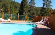 Swimming Pool 4 Truckee Donner Lodge