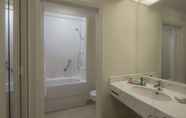 In-room Bathroom 4 Hilton Leicester