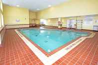 Swimming Pool Hampton Inn by Hilton Ottawa