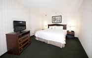 Bedroom 3 Hampton Inn by Hilton Ottawa