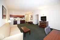 Common Space Hampton Inn by Hilton Ottawa