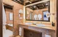 Phòng tắm bên trong 6 La Bobadilla, a Royal Hideaway Hotel