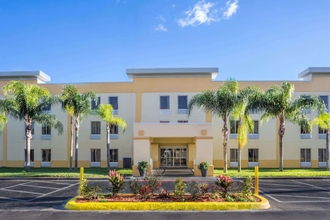 Exterior 4 La Quinta Inn & Suites by Wyndham Orlando Universal area