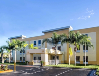 Exterior 2 La Quinta Inn & Suites by Wyndham Orlando Universal area