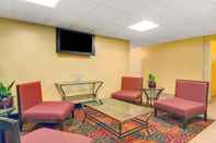 Lobi Super 8 by Wyndham Stamford/New York City Area