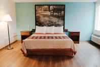 Bedroom Super 8 by Wyndham Danbury