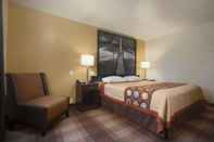 Bedroom Super 8 by Wyndham Idaho Falls