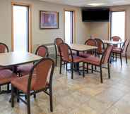 Restoran 7 Super 8 by Wyndham Michigan City