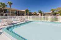 Swimming Pool Super 8 by Wyndham Ocala I-75