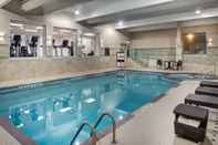 Swimming Pool DoubleTree by Hilton Toronto Airport