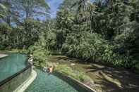 สระว่ายน้ำ Four Seasons Resort Bali at Sayan - CHSE Certified