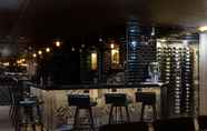 Bar, Cafe and Lounge 7 The Insignia Hotel, Sarnia, a Tribute Portfolio Hotel