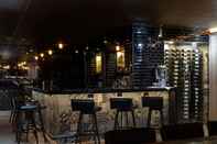 Bar, Cafe and Lounge The Insignia Hotel, Sarnia, a Tribute Portfolio Hotel