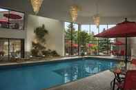 Kolam Renang White Oaks Resort & Spa