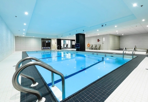 Swimming Pool International Hotel Calgary