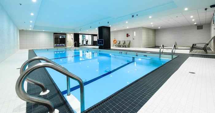 Swimming Pool International Hotel Calgary