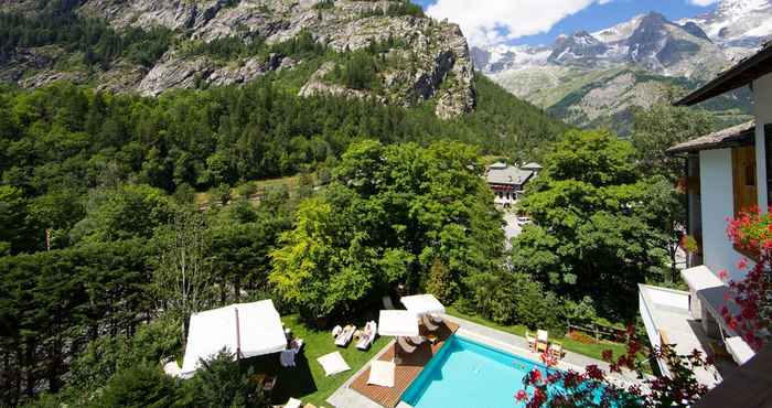 Nearby View and Attractions Gran Baita   Courmayeur Mont Blanc