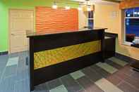 Lobby La Quinta Inn & Suites by Wyndham Cookeville