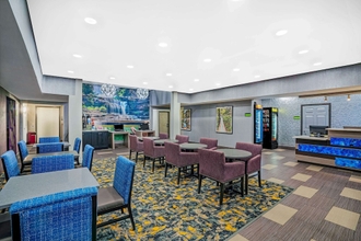 Sảnh chờ 4 La Quinta Inn & Suites by Wyndham Cookeville