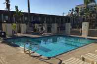 Swimming Pool Queens Inn Anaheim