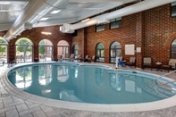 Kolam Renang Embassy Suites Williamsburg