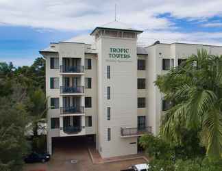 Exterior 2 Tropic Towers Apartments