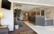 Lobby 7 Microtel Inn and Suites by Wyndham Bloomington MSP Airport