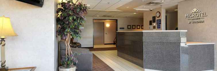 Lobi Microtel Inn and Suites by Wyndham Bloomington MSP Airport