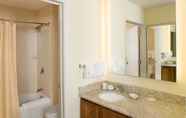 Toilet Kamar 5 Residence Inn By Marriott New Rochelle