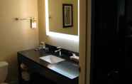 In-room Bathroom 4 Wingate by Wyndham - Fargo