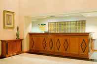 Lobby La Quinta Inn & Suites by Wyndham Garden City