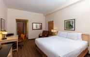 Bedroom 2 La Quinta Inn & Suites by Wyndham Garden City