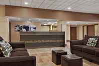 Lobby Quality Inn & Suites