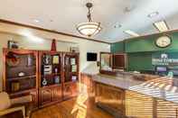 Lobby HomeTowne Studios by Red Roof Atlanta - Chamblee