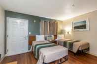 Bedroom HomeTowne Studios by Red Roof Atlanta - Chamblee