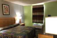 Bedroom Travelodge by Wyndham Winter Haven