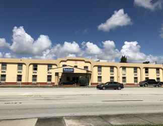 Exterior 2 Travelodge by Wyndham Winter Haven