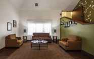 Lobby 6 Sleep Inn & Suites Central/I-44