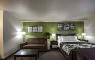 Bedroom 7 Sleep Inn & Suites Central/I-44