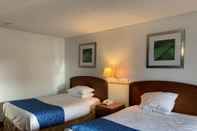 Bedroom Travelodge Suites by Wyndham MacClenny