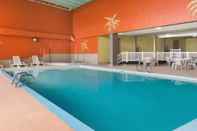 Swimming Pool Travelodge by Wyndham Edmundston