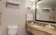 In-room Bathroom 3 Hilton Garden Inn Danbury