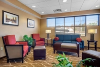 Lobby Comfort Inn & Suites La Grange